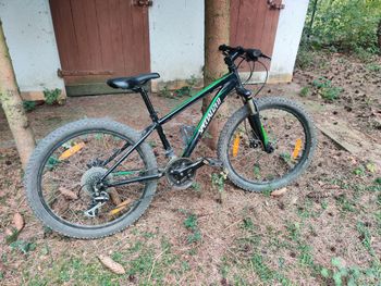 Used Specialized 24 Disc 2017 Mountainbike, Negro — image 3 of 3