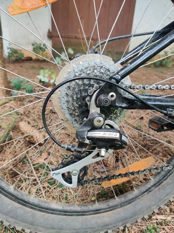 Used Specialized 24 Disc 2017 Mountainbike, Negro — image 2 of 3