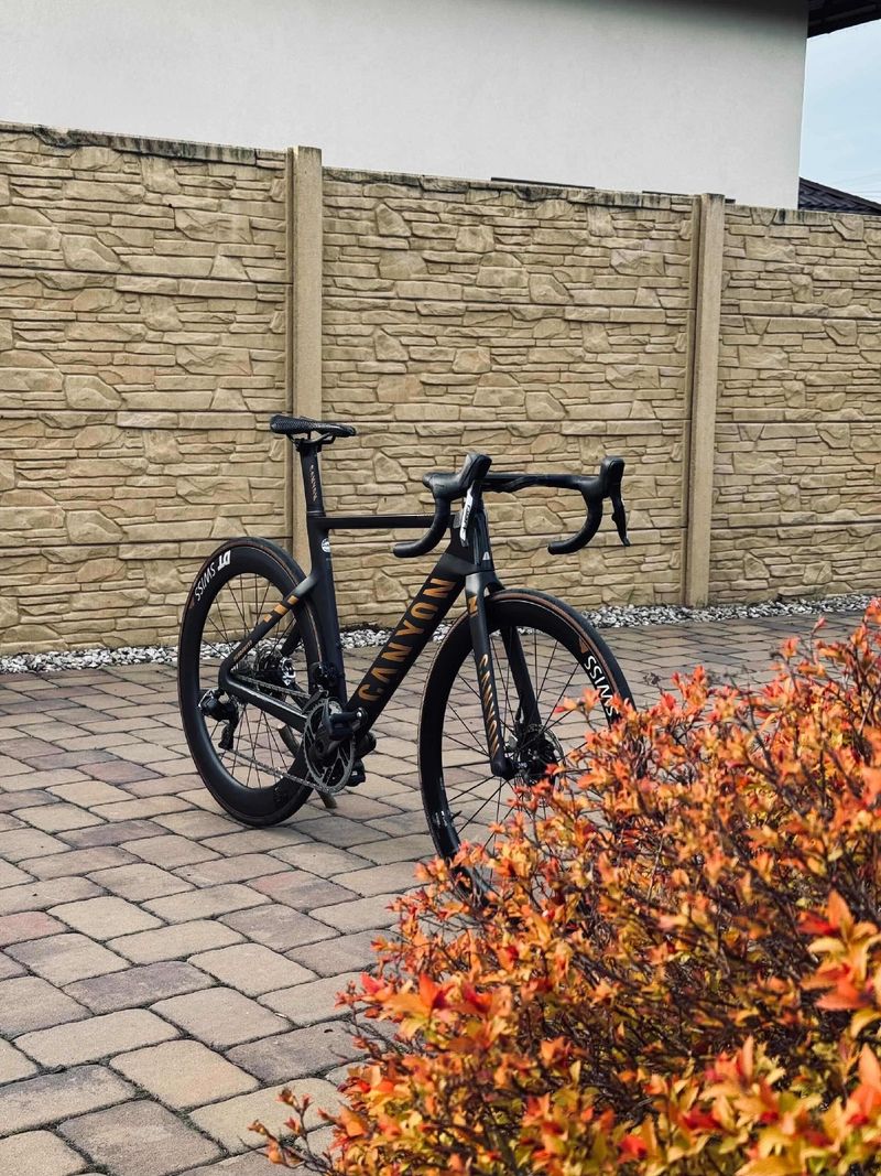 Gebrauchtes Canyon Aeroad SRAM Red eTap AXS 2023 Road & Gravel, Schwarz — Bild 1 von 7