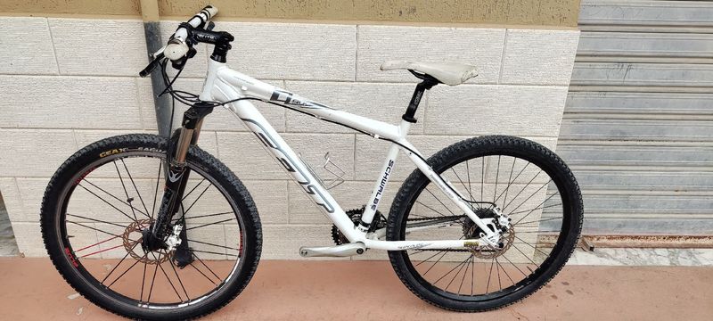 Used Felt Q900 2010 Mountainbike, White — image 2 of 6