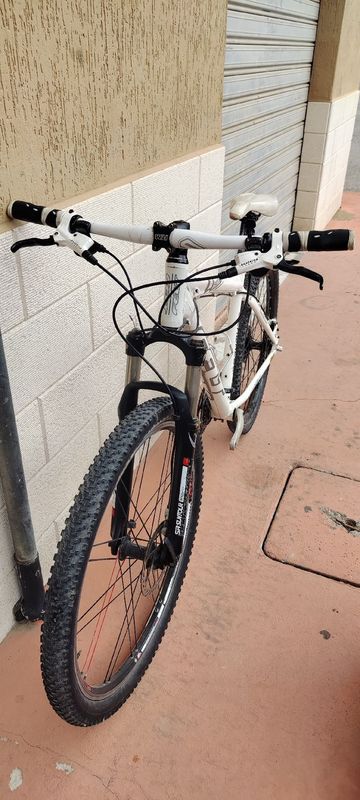 Used Felt Q900 2010 Mountainbike, White — image 5 of 6