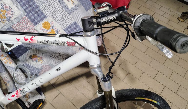 Used Rocky Mountain Element Team SC 2004 Mountainbike, White, 26 — image 29 of 32
