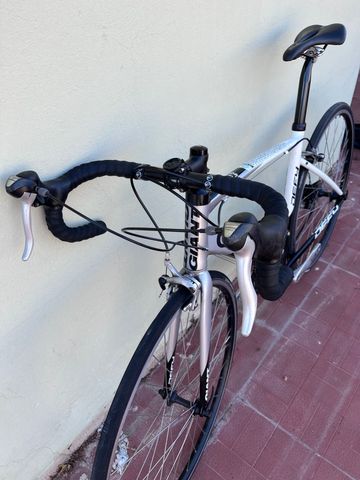 Used Giant Defy 3 2010 2010 Road & Gravel, Light Gray — image 4 of 6