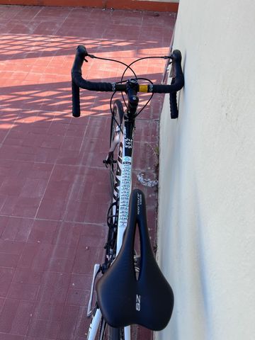 Used Giant Defy 3 2010 2010 Road & Gravel, Light Gray — image 5 of 6