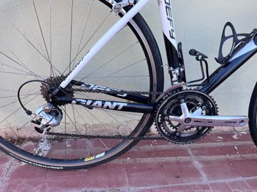 Used Giant Defy 3 2010 2010 Road & Gravel, Light Gray — image 3 of 6