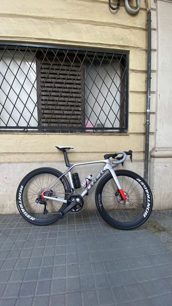 Used Trek Madone SL 7 Gen 8 2025 2025 Road & Gravel — image 3 of 13