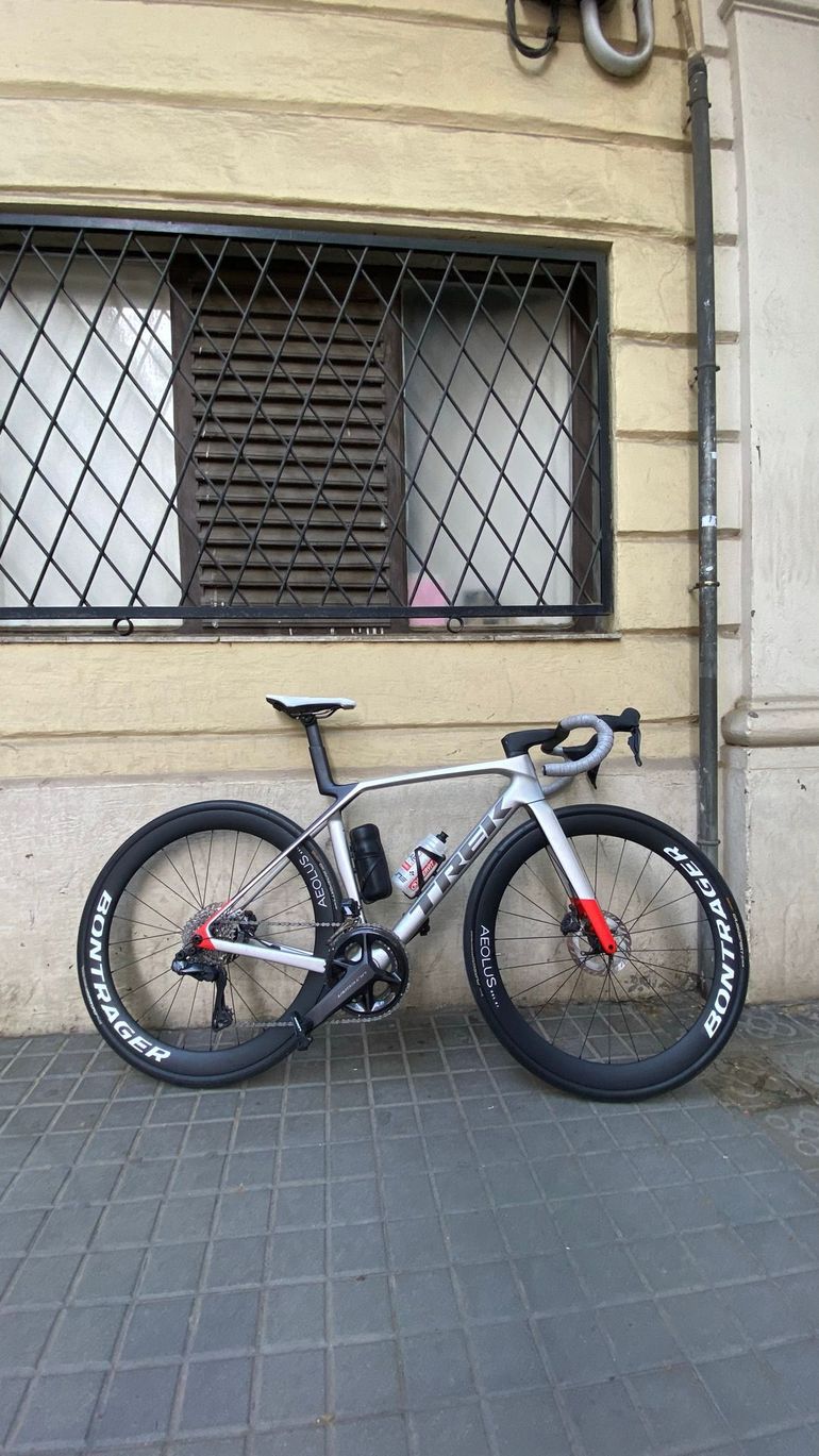 Used Trek Madone SL 7 Gen 8 2025 2025 Road & Gravel — image 2 of 13