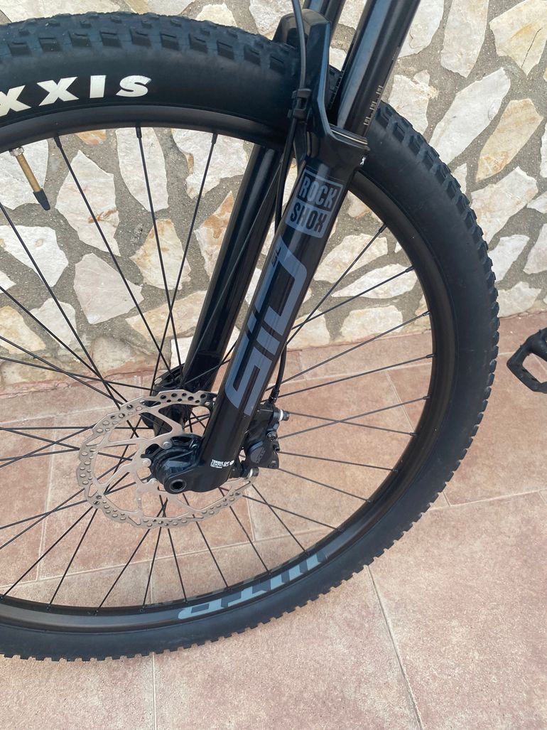 Kona Kahuna DL 2024 Mountainbike d'occasion — image 3 sur 6