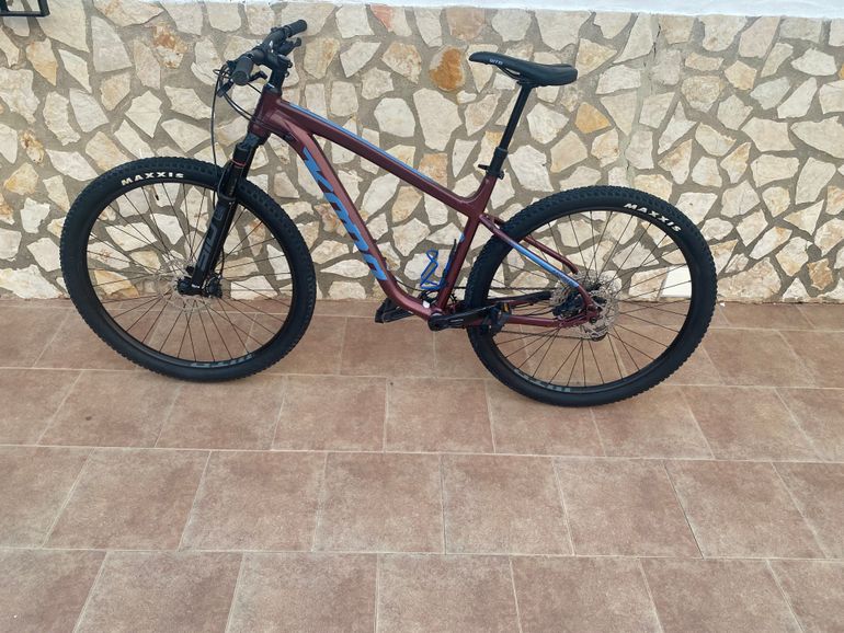 Kona Kahuna DL 2024 Mountainbike d'occasion — image 1 sur 6