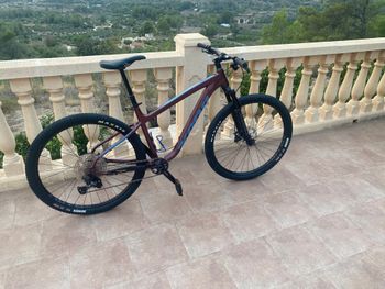 Kona Kahuna DL 2024 Mountainbike d'occasion — image 2 sur 6