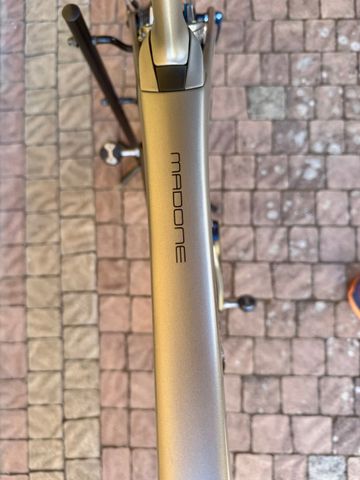 Used Trek Madone 9.5 2017 2017 Road & Gravel, Light Gray — image 7 of 12