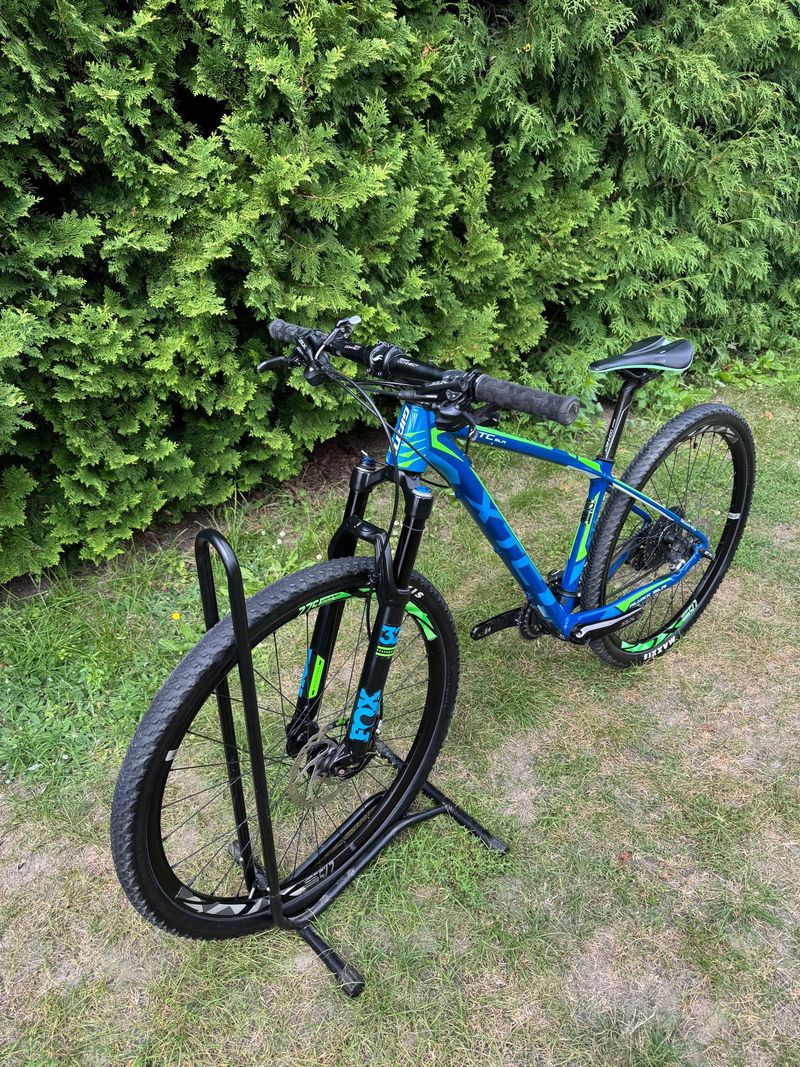 Used Giant XTC Slr 2016 Mountainbike, Blue — image 8 of 9