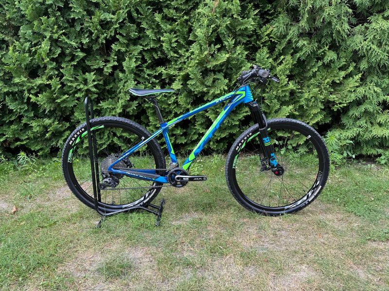 Used Giant XTC Slr 2016 Mountainbike, Blue — image 1 of 9