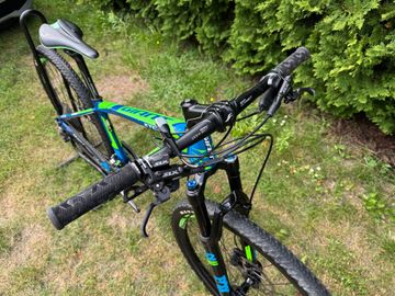 Used Giant XTC Slr 2016 Mountainbike, Blue — image 4 of 9