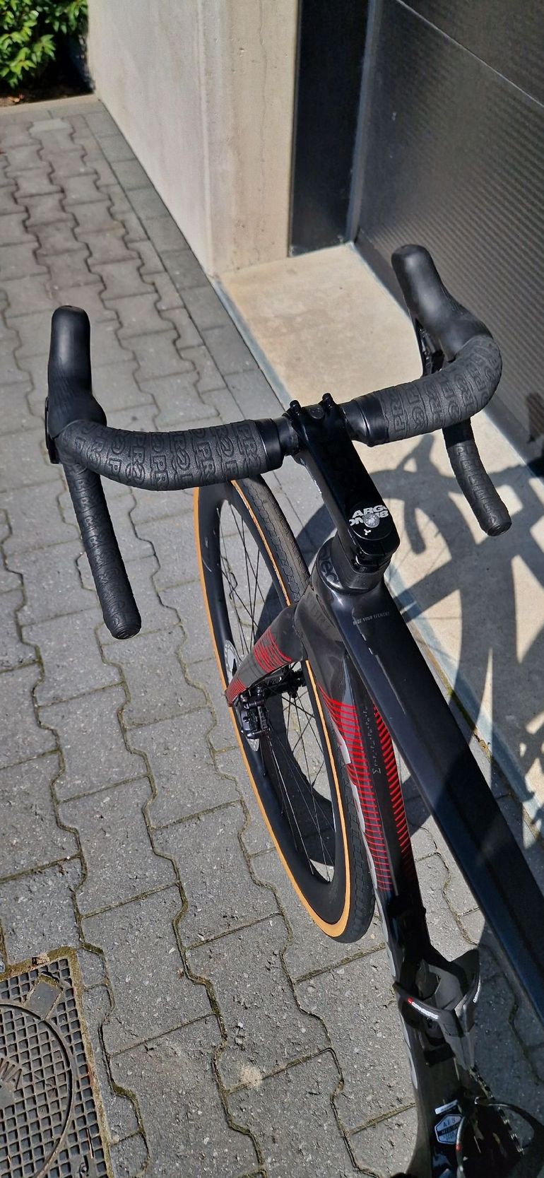 Used Argon 18 Sum Pro Shimano Ultegra Di2 2024 2024 Road & Gravel, Black — image 8 of 9