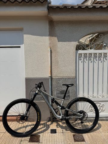 Used Specialized Stumpjumper EVO SRAM GX DH 2019 Mountainbike, Light Gray — image 2 of 10