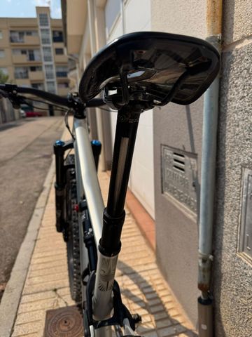 Used Specialized Stumpjumper EVO SRAM GX DH 2019 Mountainbike, Light Gray — image 10 of 10