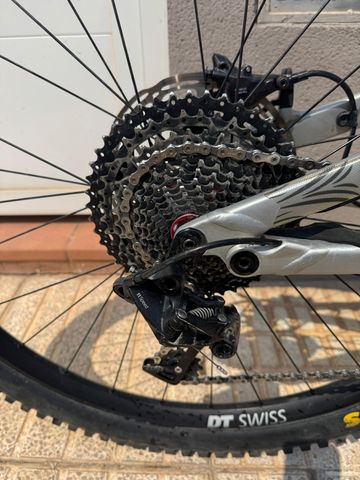Used Specialized Stumpjumper EVO SRAM GX DH 2019 Mountainbike, Light Gray — image 3 of 10