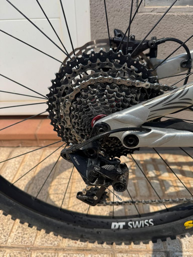 Used Specialized Stumpjumper EVO SRAM GX DH 2019 Mountainbike, Light Gray — image 3 of 10