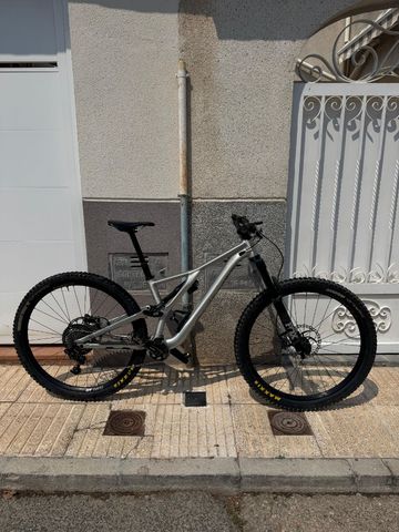 Used Specialized Stumpjumper EVO SRAM GX DH 2019 Mountainbike, Light Gray — image 1 of 10