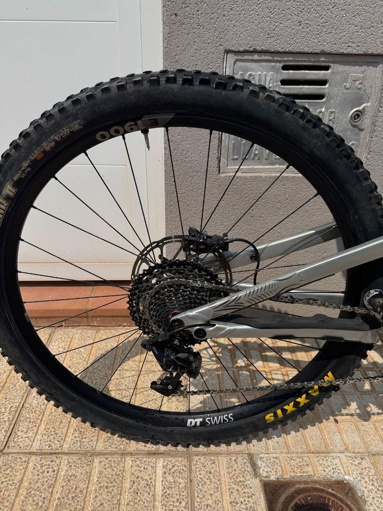 Used Specialized Stumpjumper EVO SRAM GX DH 2019 Mountainbike, Light Gray — image 8 of 10