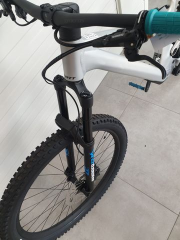Used Scott Genius 940 2024 2024 Mountainbike, Light Gray, 29 — image 4 of 4