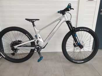 Used Scott Genius 940 2024 2024 Mountainbike, Light Gray, 29 — image 2 of 4
