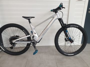 Used Scott Genius 940 2024 2024 Mountainbike, Light Gray, 29 — image 2 of 4