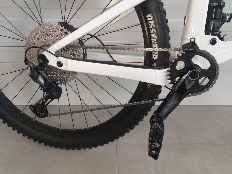 Used Scott Genius 940 2022 2022 Mountainbike, White, 29 — image 3 of 4