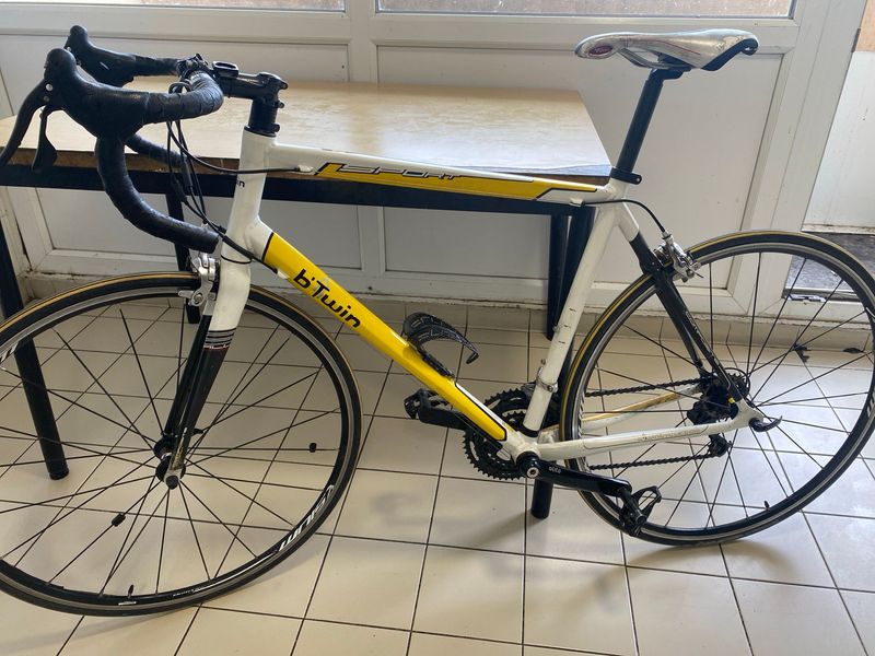 Used B’TWIN Triban. Rohloff Speedhub 2009 Road & Gravel, White — image 2 of 3