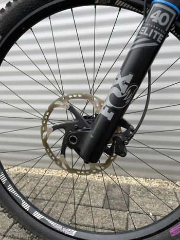Used YT Industries Tues SRAM GX DH 2022 Mountainbike, Light Gray — image 8 of 9