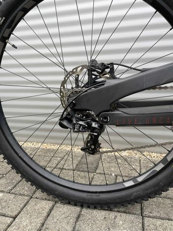 Used YT Industries Tues SRAM GX DH 2022 Mountainbike, Light Gray — image 5 of 9