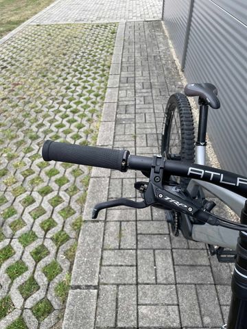 Used YT Industries Tues SRAM GX DH 2022 Mountainbike, Light Gray — image 4 of 9