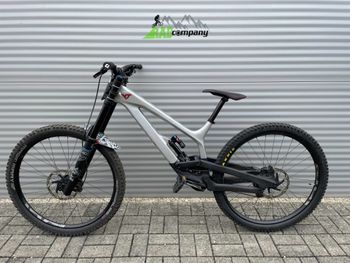Used YT Industries Tues SRAM GX DH 2022 Mountainbike, Light Gray — image 7 of 9