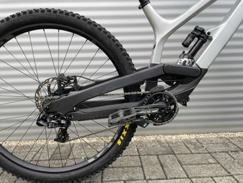 Used YT Industries Tues SRAM GX DH 2022 Mountainbike, Light Gray — image 2 of 9