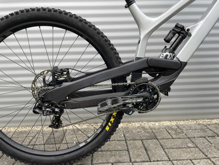 Used YT Industries Tues SRAM GX DH 2022 Mountainbike, Light Gray — image 2 of 9