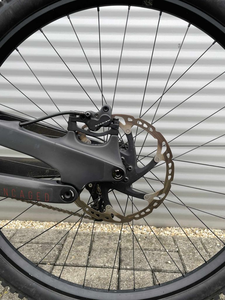 Used YT Industries Tues SRAM GX DH 2022 Mountainbike, Light Gray — image 6 of 9