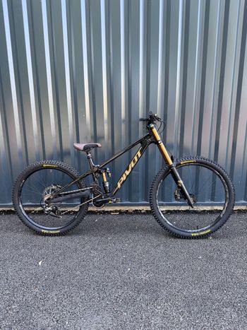 Used Pivot PHOENIX Pro Saint 2025 2025 Mountainbike, Black, 29, 27.5 — image 1 of 6
