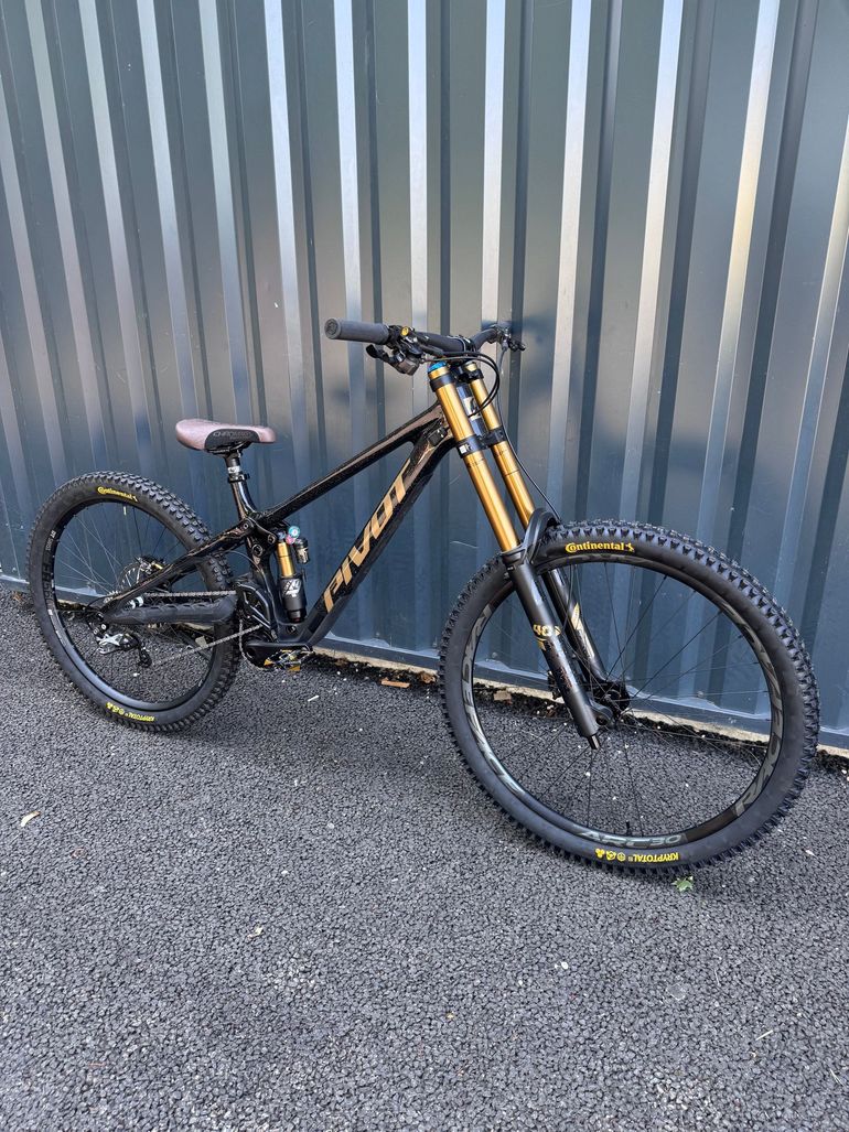 Used Pivot PHOENIX Pro Saint 2025 2025 Mountainbike, Black, 29, 27.5 — image 2 of 6