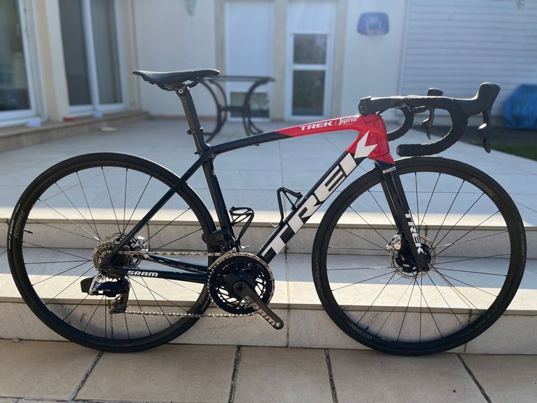 Used Trek Émonda SLR 9 eTap 2022 2022 Road & Gravel, Red — image 2 of 3