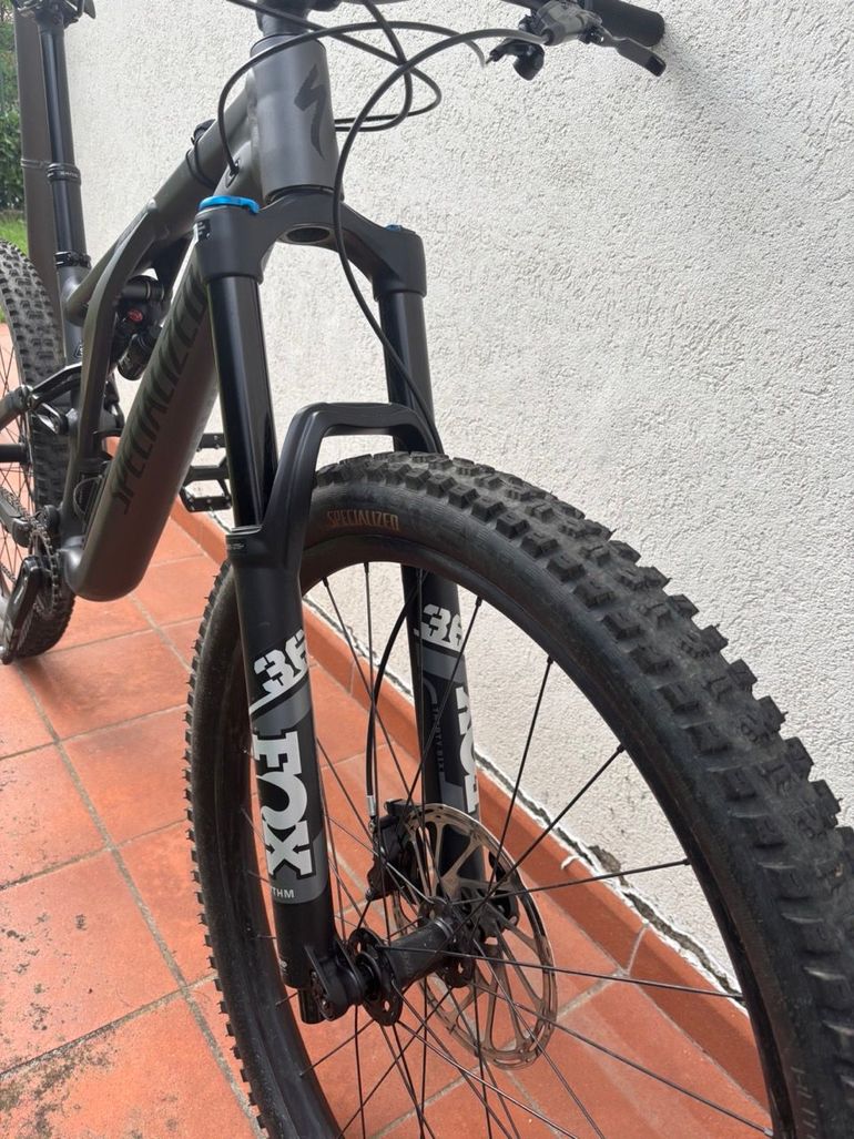 Used Specialized Stumpjumper EVO Comp Alloy 2023 2023 Mountainbike, Light Gray, 29 — image 7 of 10