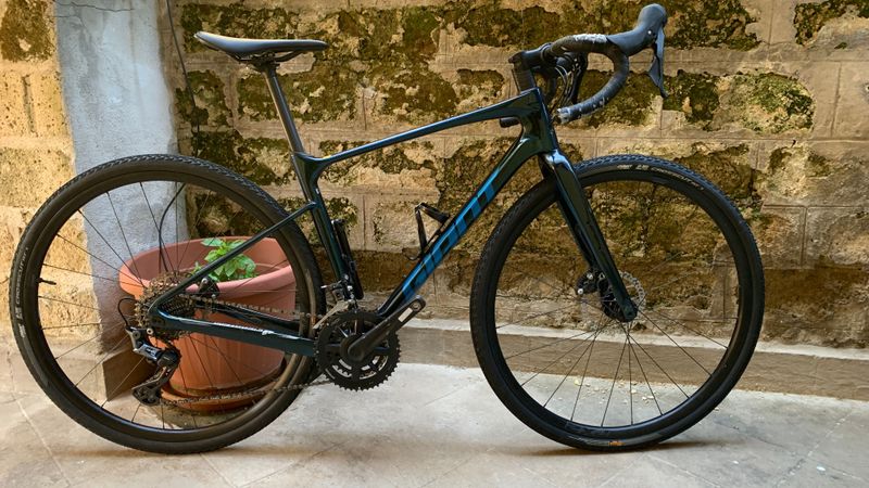 Käytetty Giant Advanced 2 2022 2022 Road & Gravel — kuva 1 / 7