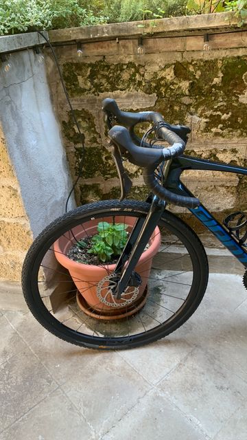Käytetty Giant Advanced 2 2022 2022 Road & Gravel — kuva 5 / 7