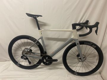 Brugt Focus IZALCO MAX 9.8 2024 2024 Road & Gravel