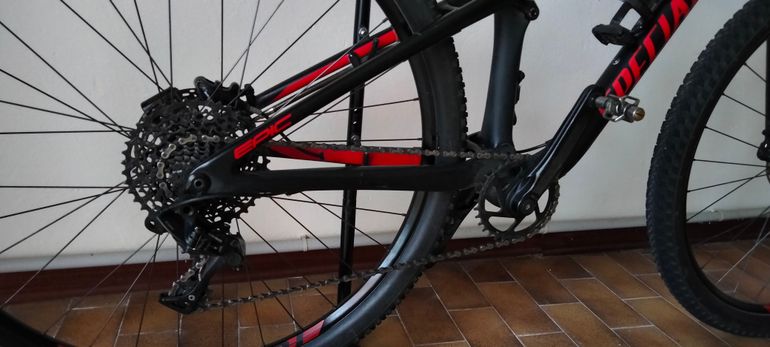 Używany Specialized Men's Epic Comp Carbon 2018 2018 Mountainbike — zdjęcie 6 z 7
