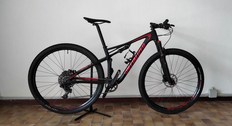 Używany Specialized Men's Epic Comp Carbon 2018 2018 Mountainbike — zdjęcie 2 z 7