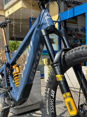 Brugt Pivot Shuttle LT 2025 Ohlins Edition 2025 Mountainbike — billede 2 af 15