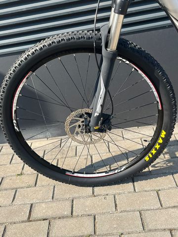 Used Univega Summit 3.0 2018 Mountainbike, Light Gray — image 15 of 17