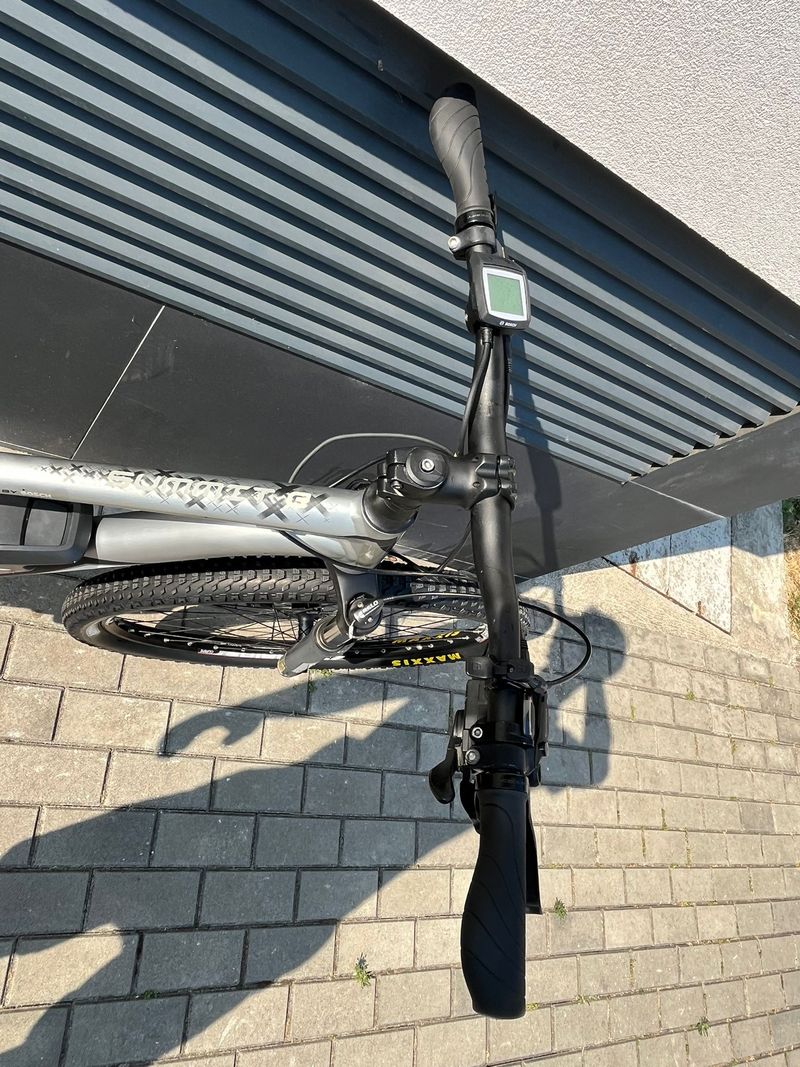 Used Univega Summit 3.0 2018 Mountainbike, Light Gray — image 3 of 17