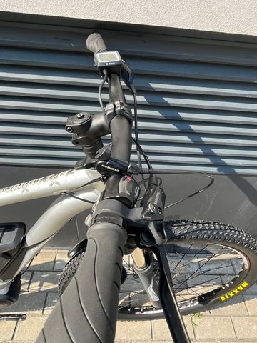 Used Univega Summit 3.0 2018 Mountainbike, Light Gray — image 5 of 17